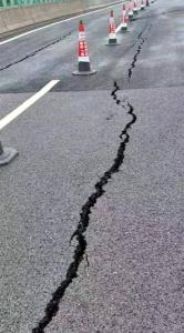 专家：湖南安慈高速裂缝系下雨导致，通车两年半现质量问题