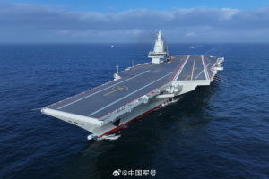 组图：福建舰顺利返回江南造船厂