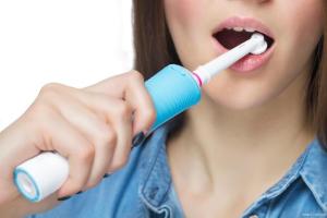 2023年国内电动牙刷行业规模达75亿，电动牙刷真比普通牙刷好用吗？