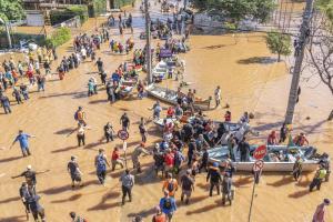 巴西南部一州因暴雨死亡100人 历史性灾害致家园尽毁