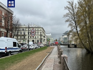 俄圣彼得堡巴士坠河事故已致4死 救援持续，20余乘客涉险