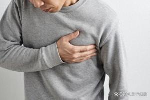 男子胸闷胸痛没在意一个月后心梗 忽视警告，心梗突袭