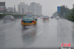 北京今夜雨水来临，预计持续至周五傍晚 高考首日需防雷避雨