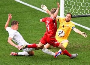 本届欧洲杯首场平局出现：“爱神”进球，丹麦队却无力取胜