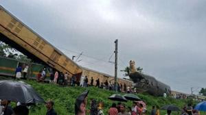 印度发生列车相撞事故 多人死亡 25人受伤状况危急