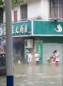 桂林药店被淹20岁女店员遇难，有网友称其触电身亡