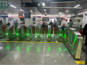 杭州龙翔桥地铁站变“大”了 市民：人多也通畅 出行更高效