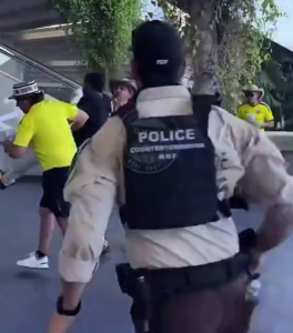 美洲杯决赛乱作一团！警察围捕闹事球迷，多人想翻墙硬闯遭拦截