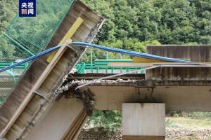 陕西桥梁垮塌已致12死31失联 应急响应全面展开