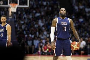 詹姆斯领衔美国奥运代表团入场 NBA首秀旗手荣耀