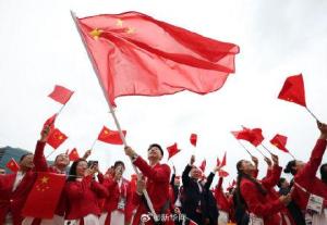 这一刻全场中国红 荣耀时刻，五星闪耀
