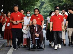 钟世镇院士庆祝百岁寿辰 医学巨匠的配角人生