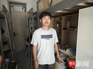 参加5次高考小伙打工攒钱用于备考 30岁终圆大学梦