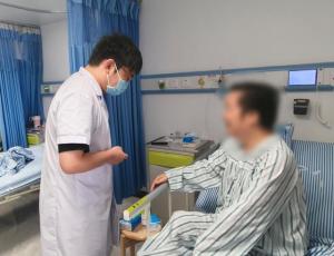 男子爱吃生腌胆道惊现7条虫 生食隐患需警惕