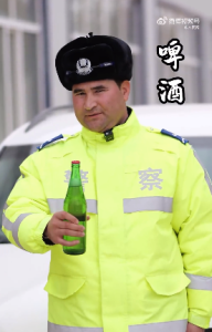 新疆交警反酒驾宣传太魔性了！这条反酒驾宣传含馕言文量极高