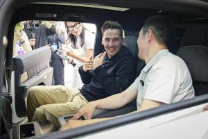 美国博主：希望中国有好开的车 蔚来ET9获国际赞誉