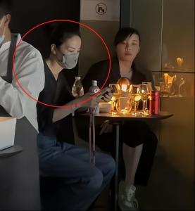 王菲谢霆锋 演唱会现场甜蜜互动