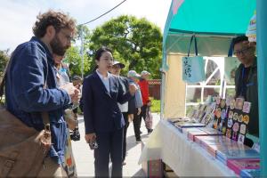 假期首日北京市屬公園迎客50萬人次 游園魅力十足