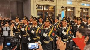名嘴談解放軍三軍儀仗隊亮相莫斯科 中國排面感動人心