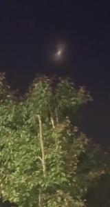 新疆多地上空出現(xiàn)不明飛行物 夜空奇觀引發(fā)熱議