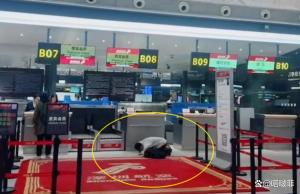 母子误机大闹机场称耽误考公 规则面前无特例