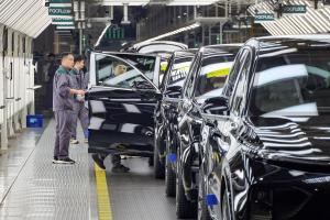汽車以舊換新申請量破300萬 政策推動消費升級