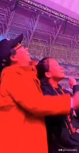 腦癱女孩追星6年后被送演唱會(huì)門(mén)票 雙向救贖的光芒