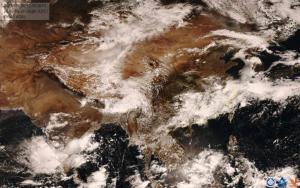 北方大范圍高溫持續(xù),，多地地面溫度超70℃,，明起冷空氣登場，高溫將迎來反轉(zhuǎn) 晴空區(qū)南擴雨北熱