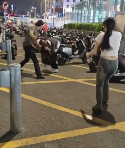摩的司機(jī)調(diào)戲毆打女子?深圳警方通報(bào) 嫌疑人已被刑拘