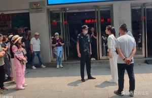 景區(qū)回應(yīng)游客要求保安出來道歉 矯情病發(fā)作