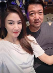 賈冰瘦了 少吃多動(dòng)見成效