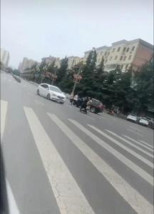 警方通報社區(qū)女書記開車撞人致2傷 故意沖撞引發(fā)關(guān)注