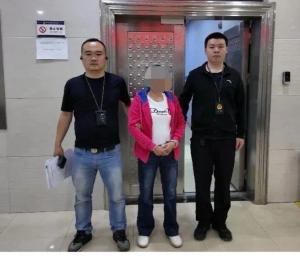 女子和男友吵架后偷走保險柜藏玉米地 90余萬現(xiàn)金被盜