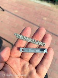 考生因金屬紐扣無法進考場 眾人解圍 暖心一幕感動人心