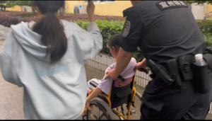 宣城一中考考生腿部受傷 暖心護送進考場