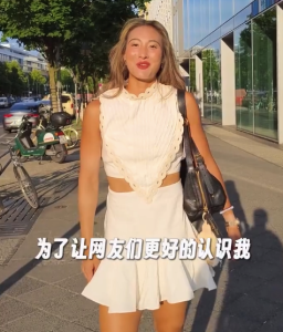 鄭欽文輕唱蕭亞軒經(jīng)典歌曲《遺失的心跳》蕭亞軒回復(fù)：唱得好可愛