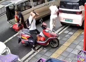 貴陽有人高空拋兩把菜刀 差點釀成大禍