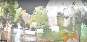 雨夜私家車疑遭雷擊 男子車內(nèi)聽到巨大電流聲,！