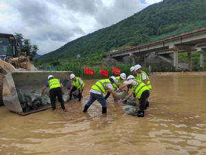 聞“汛”而動 沖鋒在前 筑起生命防線