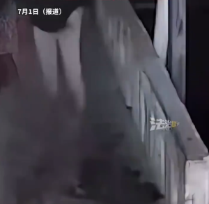 緊急提示,！女子凌晨被蛇咬10分鐘后口吐鮮血