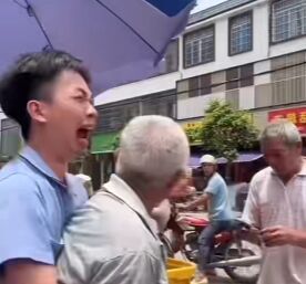爺爺中暑嘔吐 孫子崩潰大哭求助 深厚親情讓人淚目