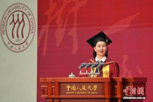 何超琼获授人大名誉博士学位 艺术学荣誉加身