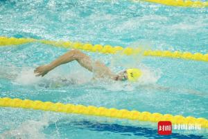 孙杨惊险晋级男子400米游泳决赛 老将风采依旧