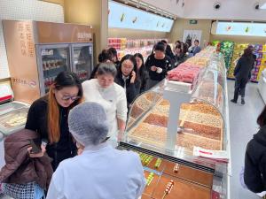 奶皮子糖葫芦在上海卖到98元 全国掀起排队热潮