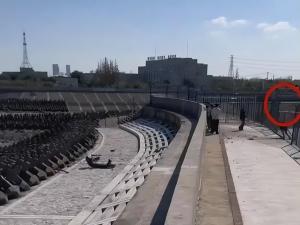 上海滨江一汽车撞破防护栏冲入长江 车内人员不幸身亡