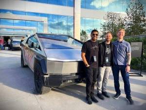 马斯克万亿薪酬引爆离职潮 核心团队塌半边天