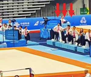 張博恒單杠失誤裁判鼓掌大笑遭質(zhì)疑 官方：終止執(zhí)裁