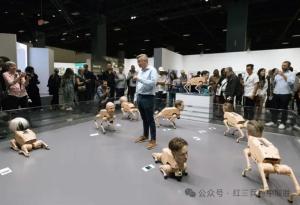 馬斯克人頭機(jī)器狗70萬一只被搶空 藝術(shù)與諷刺的碰撞