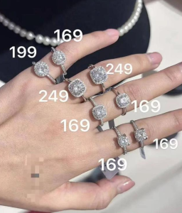 胖東來169元“鉆戒”賣斷貨，代購加價難擋搶購潮