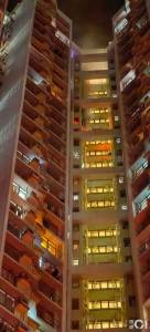 香港住宅樓起火400多住戶凌晨逃生 疑有人縱火